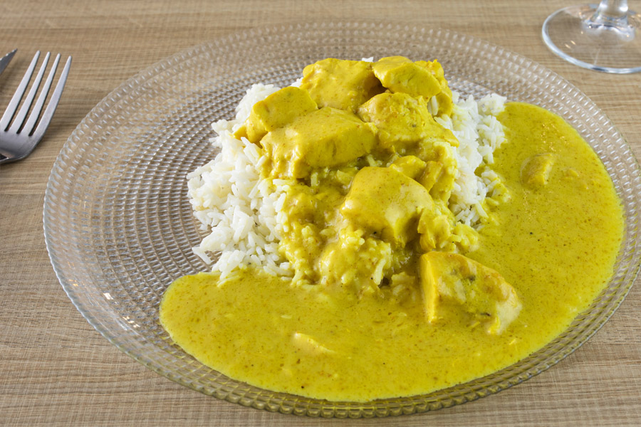 Pollo al curry con arroz basmati
